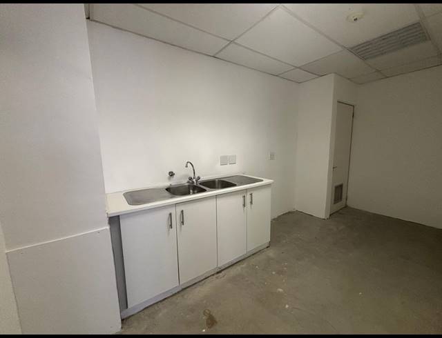 1,014M² OFFICE TO LET IN PLATTEKLOOF 3